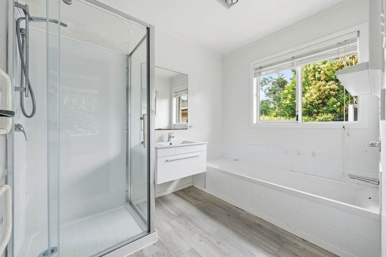 Photo of property in 1/27 Parkhill Road, Mellons Bay, Auckland, 2014