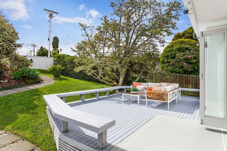 Photo of property in 2/18 Felstead Street, Birkenhead, Auckland, 0626