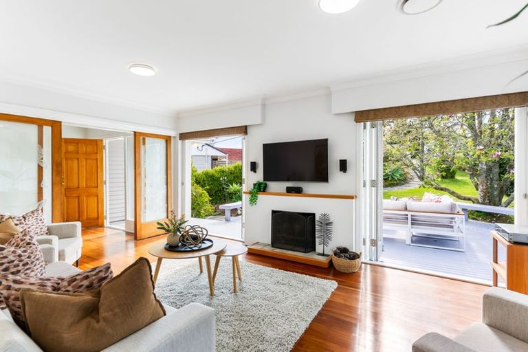 Photo of property in 2/18 Felstead Street, Birkenhead, Auckland, 0626