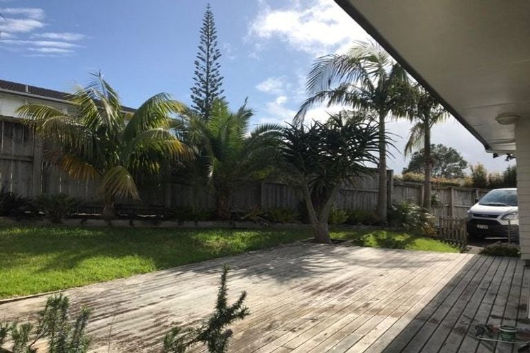 Photo of property in 32 Roick Parade, Glen Eden, Auckland, 0602