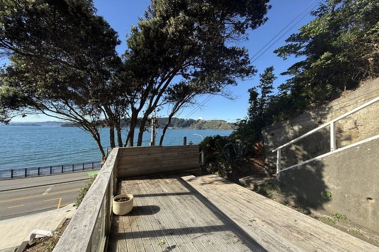 Photo of property in 2/136 Evans Bay Parade, Roseneath, Wellington, 6021