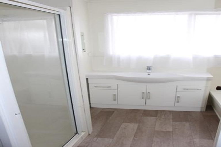 Photo of property in 44 Hyperion Drive, Randwick Park, Auckland, 2105