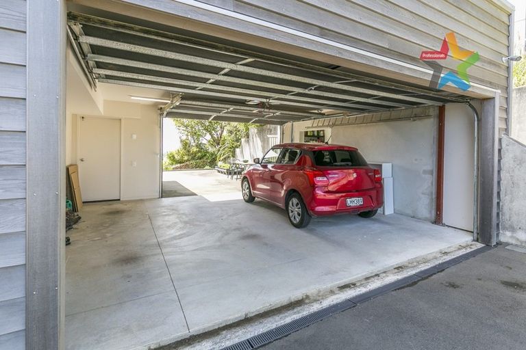 Photo of property in 1 Mewburn Rise, Karori, Wellington, 6012