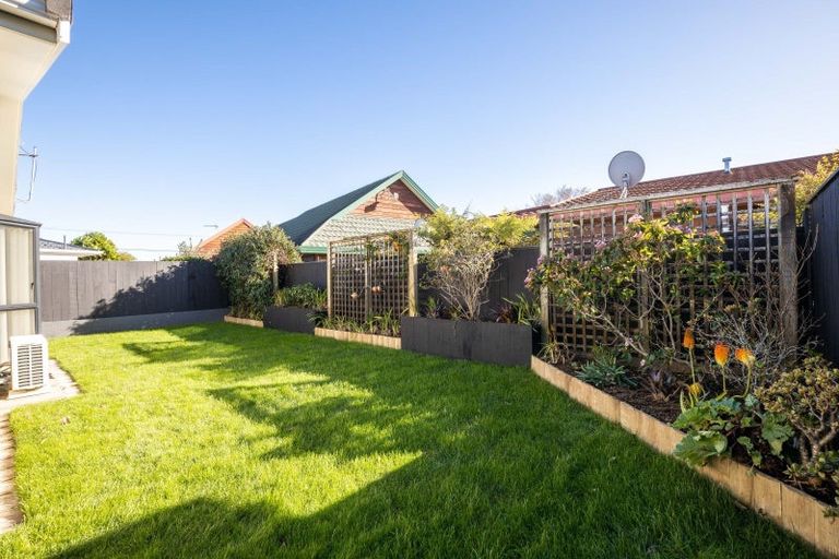 Photo of property in 1 Mangorei Road, Merrilands, New Plymouth, 4312