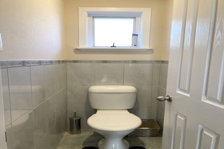 Photo of property in 14 Fairdene Avenue, Henderson, Auckland, 0610