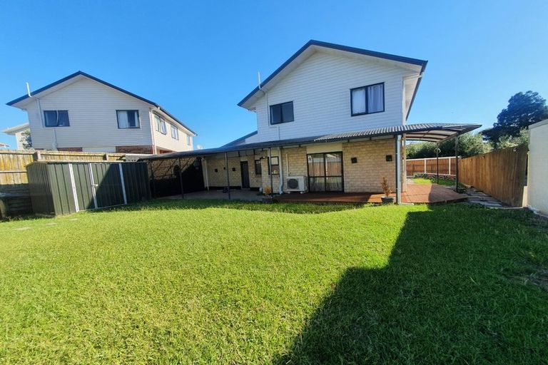 Photo of property in 15 Titch Place, Glen Eden, Auckland, 0602