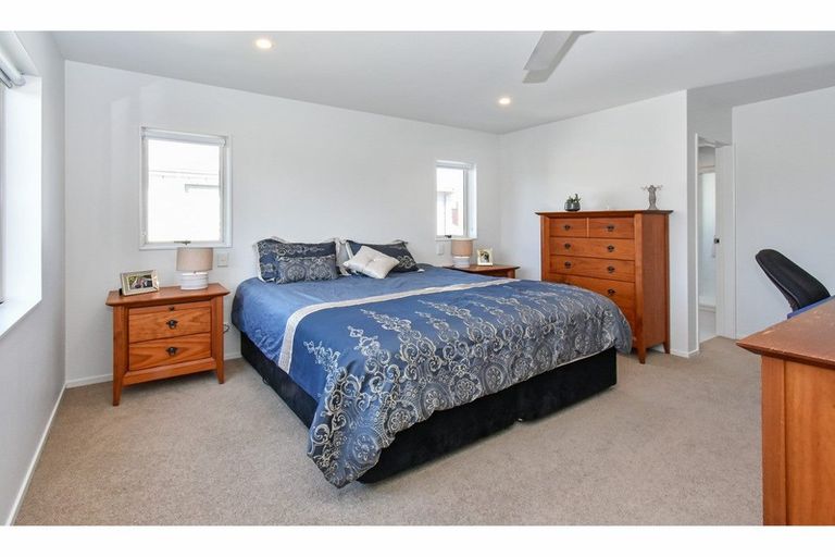 Photo of property in 7 Waituarua Drive, Takanini, 2112