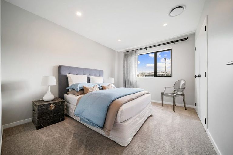 Photo of property in 2 Hanikura Street, Long Bay, Auckland, 0630