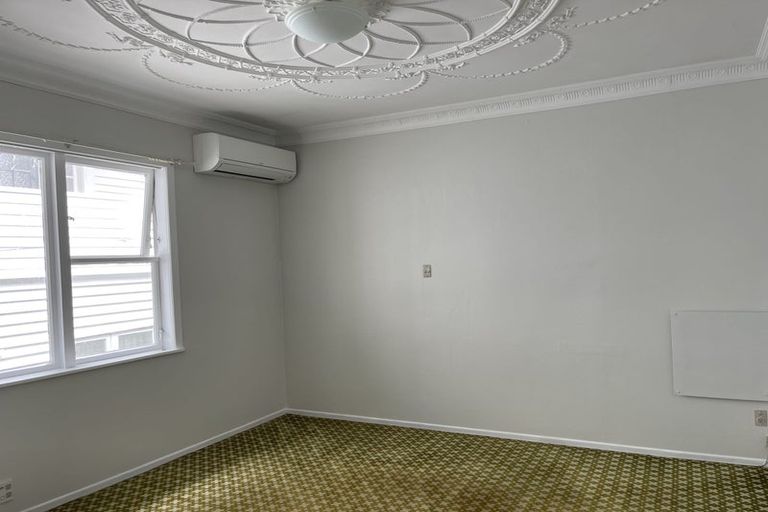 Photo of property in 92 Nairn Street, Mount Cook, Wellington, 6011