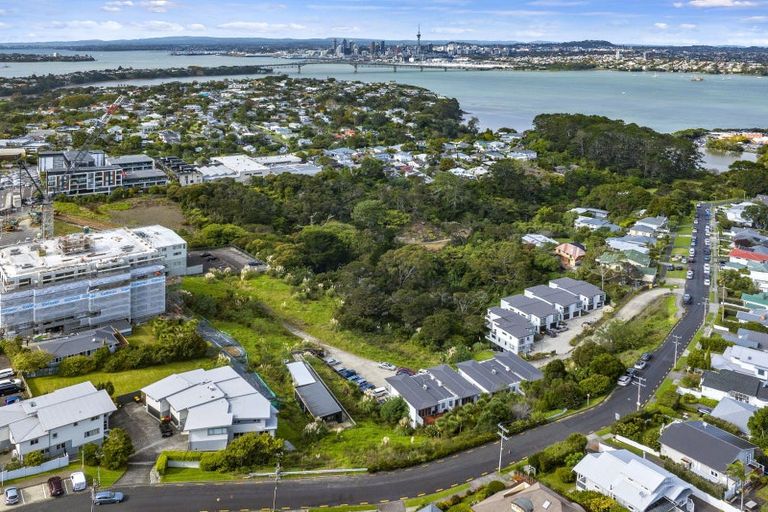 Photo of property in 6 Huka Road, Birkenhead, Auckland, 0626