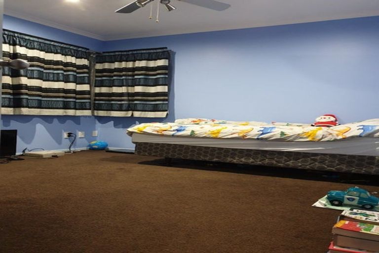 Photo of property in 86 San Marino Drive West, Henderson, Auckland, 0612