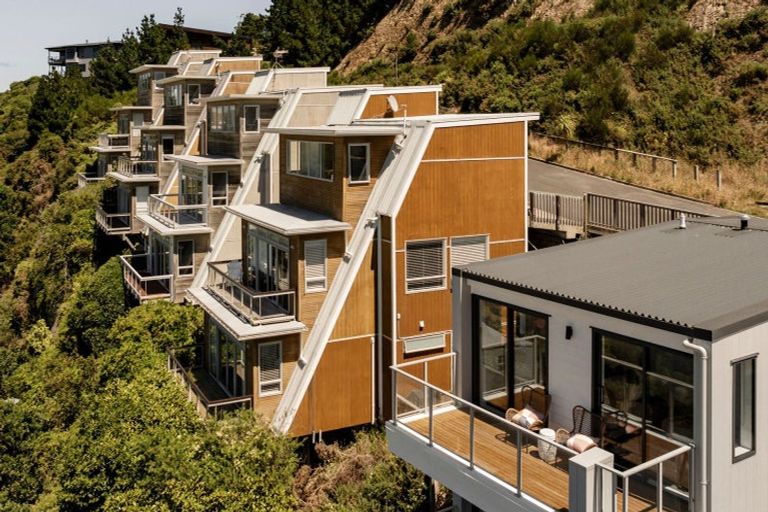 Photo of property in 6/69 Tiketike Way, Brooklyn, Wellington, 6021