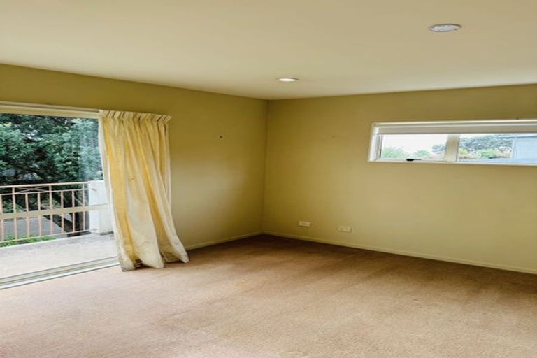 Photo of property in 1/1 Saint Clair Place, Browns Bay, Auckland, 0630