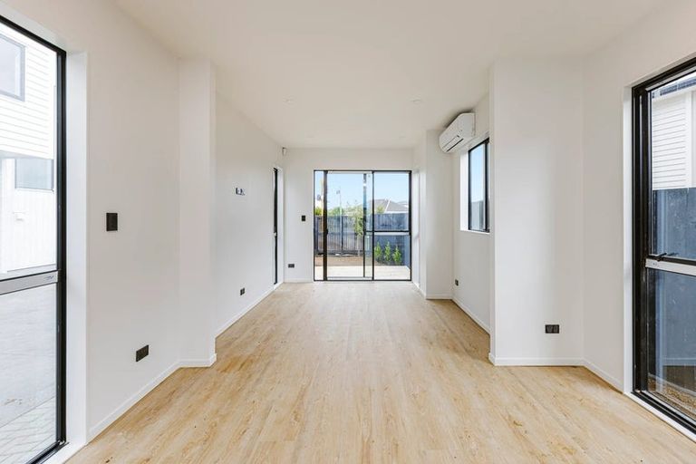 Photo of property in 697 Massey Road, Mangere, Auckland, 2022