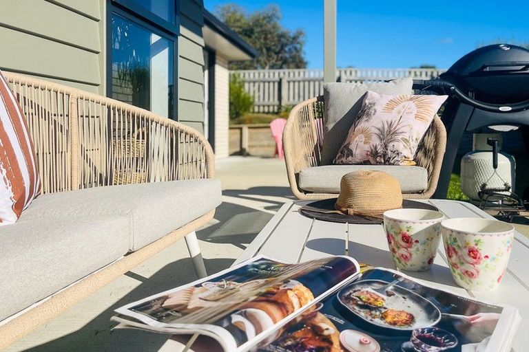 Photo of property in 6 Kaiwaru Place, Waikanae, 5036