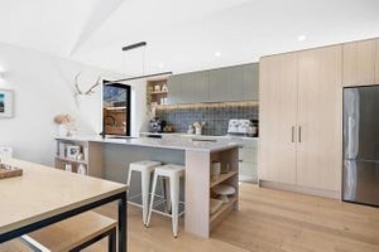 Photo of property in 52 Spur Ridge Rise, Jacks Point, 9371