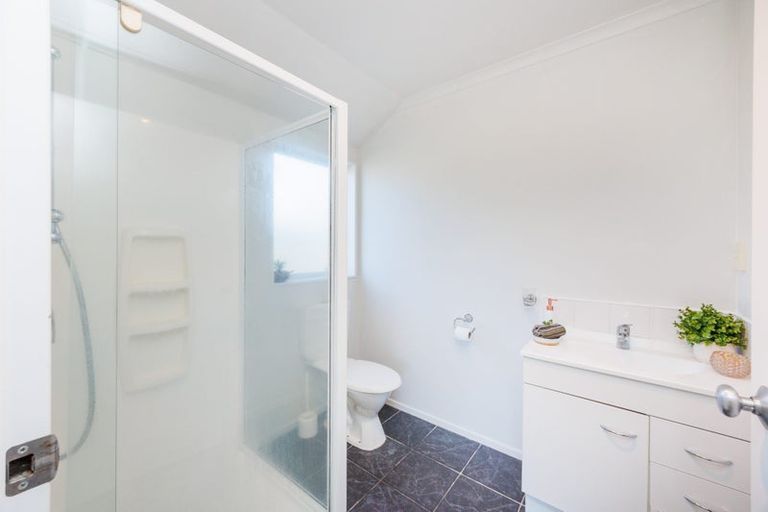 Photo of property in 20 Johnstone Drive, Fitzherbert, Palmerston North, 4410