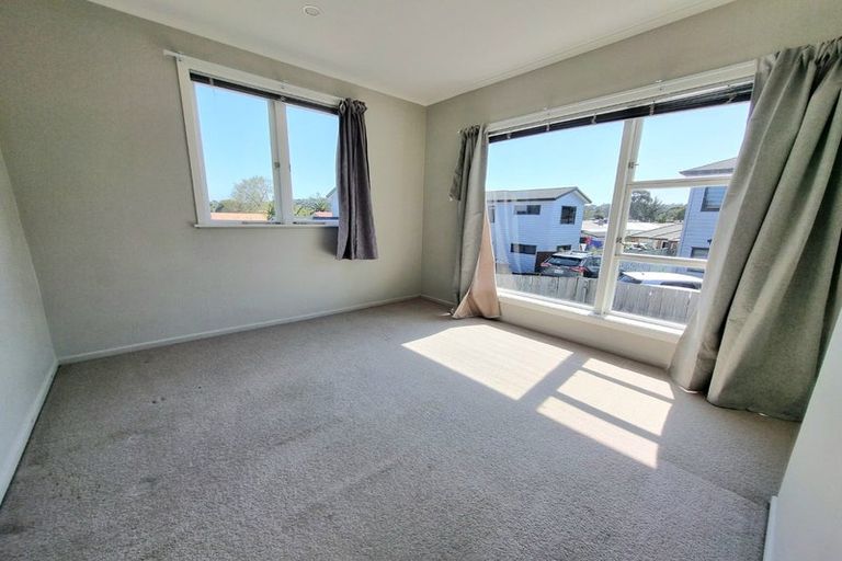 Photo of property in 17 Harrington Road, Henderson, Auckland, 0610