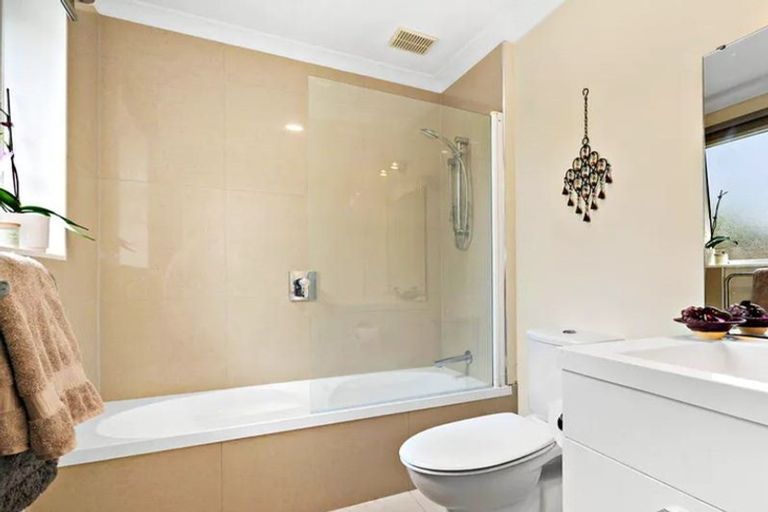 Photo of property in 11 Logan Place, Waiuku, 2123