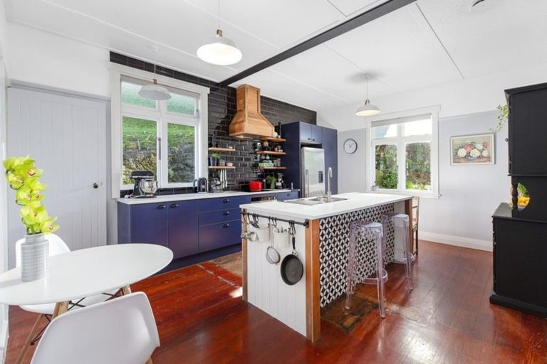 Photo of property in 38 Severn Street, Island Bay, Wellington, 6023