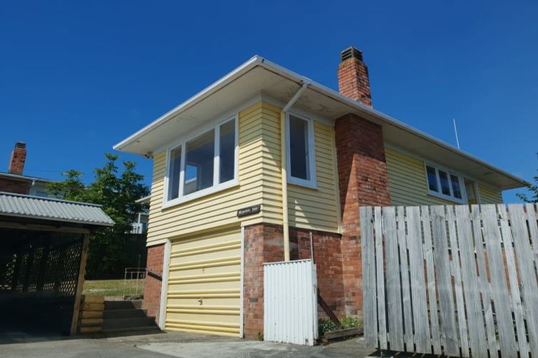 Photo of property in 9 Lex Avenue, Green Bay, Auckland, 0604