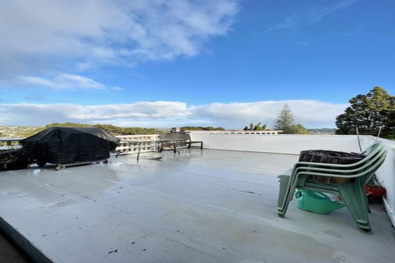 Photo of property in 48 Valley View Road, Glenfield, Auckland, 0629