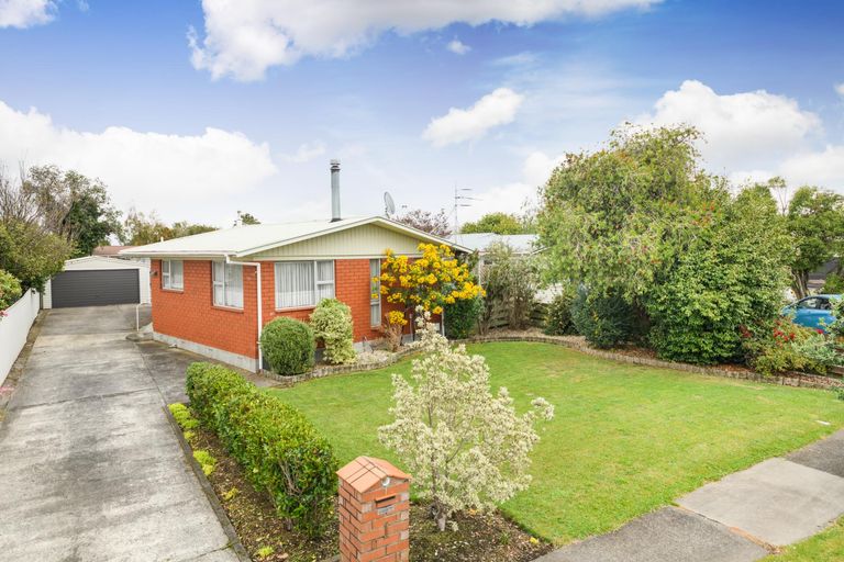 Photo of property in 1 Essex Place, Milson, Palmerston North, 4414