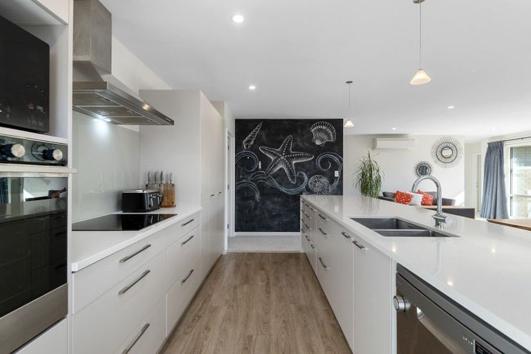 Photo of property in 14 Kilkivan Lane, Broomfield, Christchurch, 8042