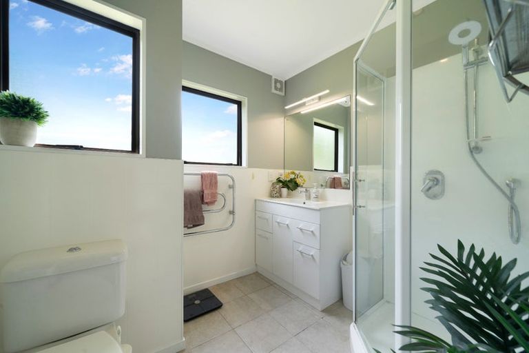 Photo of property in 2/29 Humphrey Kemp Avenue, Henderson, Auckland, 0612
