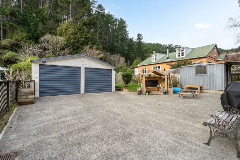 Photo of property in 35 Elmslie Road, Pinehaven, Upper Hutt, 5019