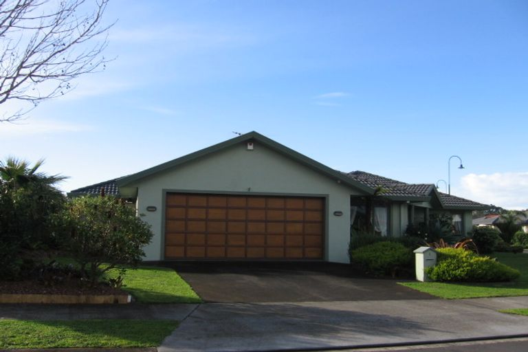Photo of property in 1 Nier Place, East Tamaki Heights, Auckland, 2016