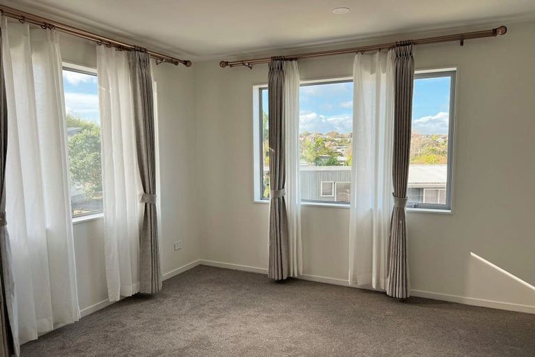 Photo of property in 7 Laurina Road, Sunnynook, Auckland, 0620
