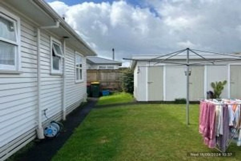 Photo of property in 7a Blenheim Place, Vogeltown, New Plymouth, 4310