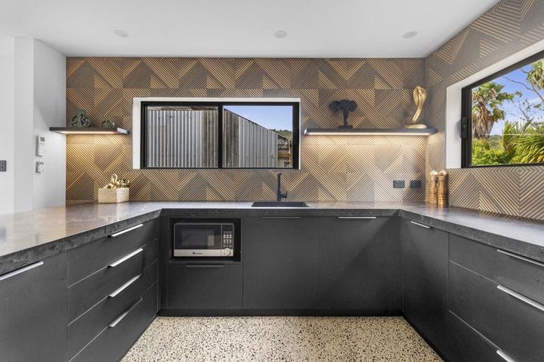 Photo of property in 127 Bethells Road, Waitakere, 0781