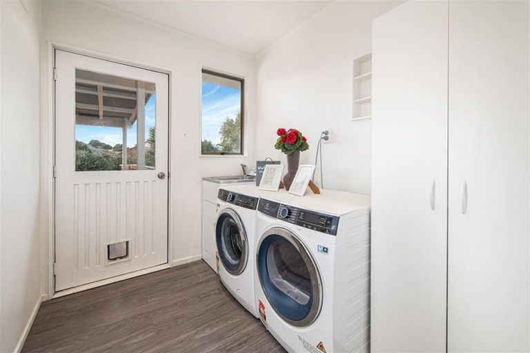 Photo of property in 8 Forest Hill Road, Henderson, Auckland, 0612