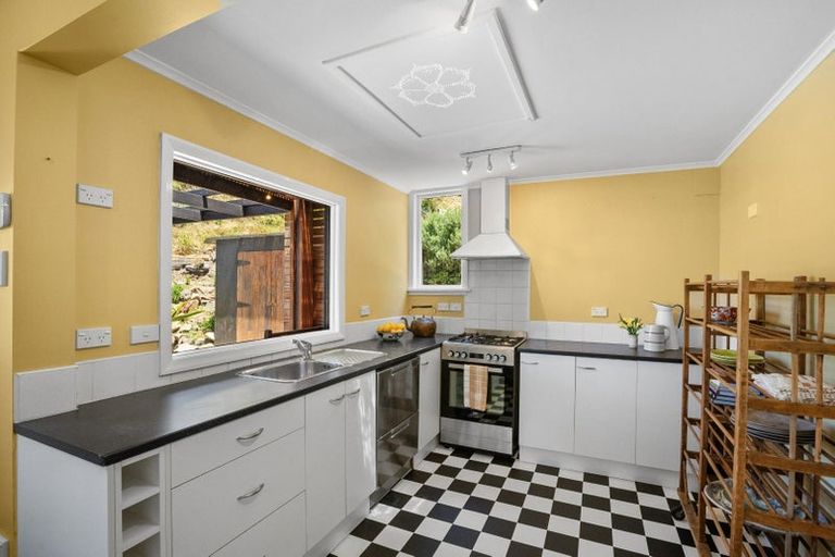 Photo of property in 170 Breaker Bay Road, Breaker Bay, Wellington, 6022