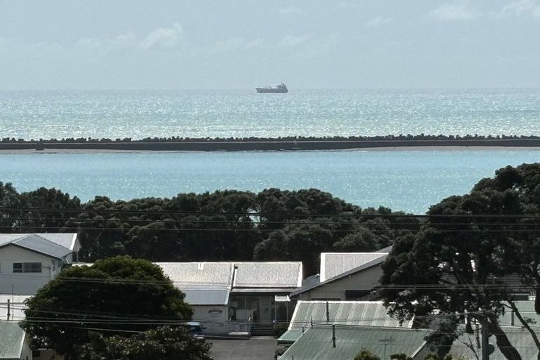 Photo of property in 11 South Road, Moturoa, New Plymouth, 4310