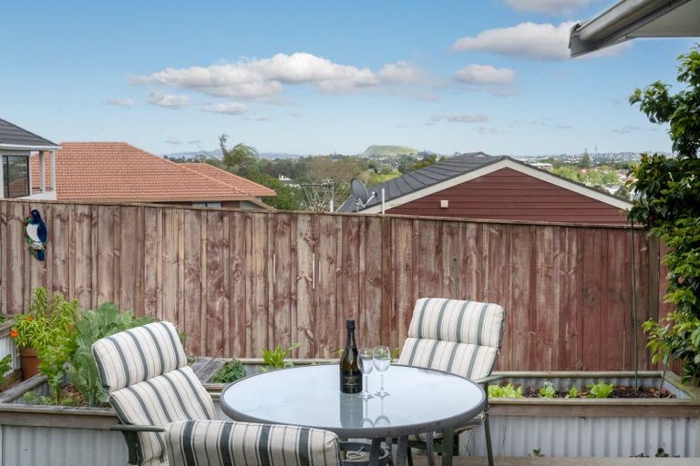 Photo of property in 2/42 Cromdale Avenue, Highland Park, Auckland, 2010
