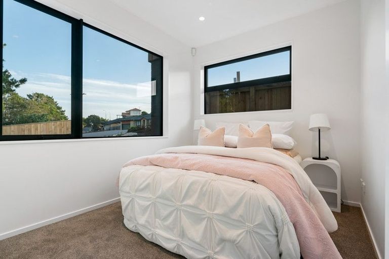 Photo of property in 43 Oteha Valley Road, Northcross, Auckland, 0632