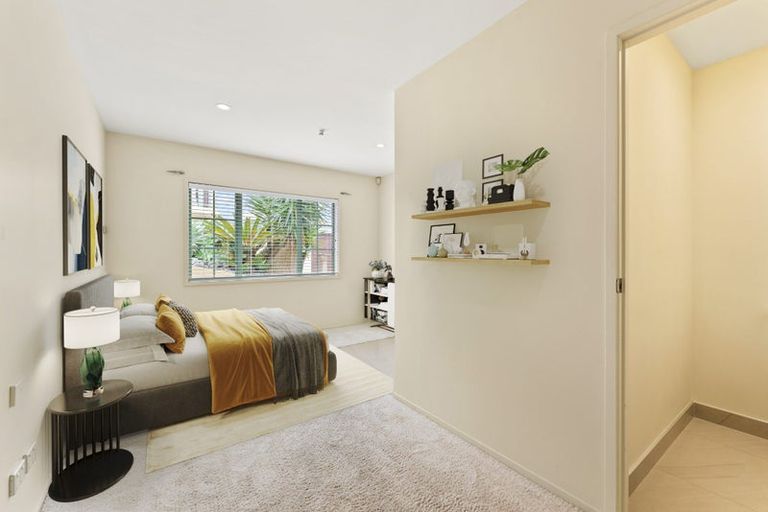 Photo of property in 24 Parkwood Crescent, Gulf Harbour, Whangaparaoa, 0930