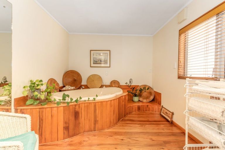 Photo of property in 12 Ngarara Road, Waikanae, 5036