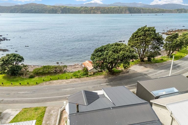 Photo of property in 141 Breaker Bay Road, Breaker Bay, Wellington, 6022