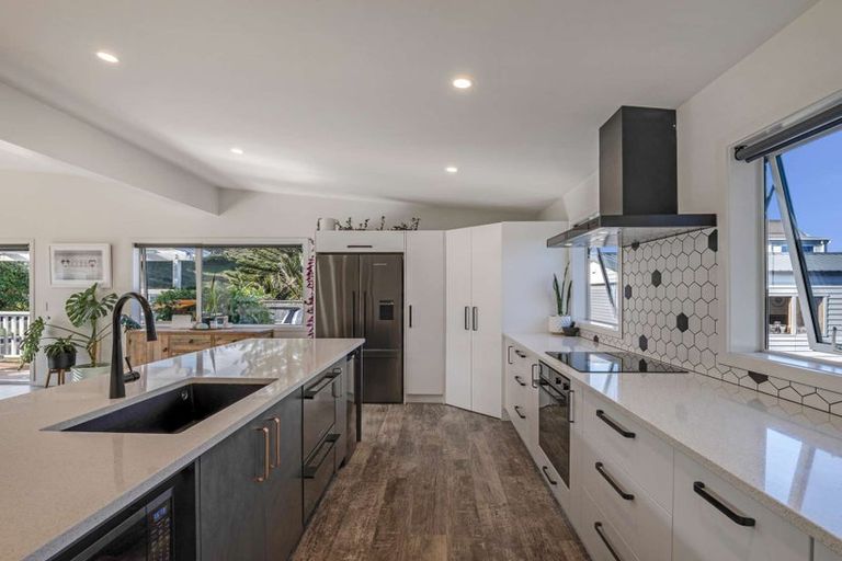 Photo of property in 14 Mowhanau Drive, Kai Iwi, Whanganui, 4574