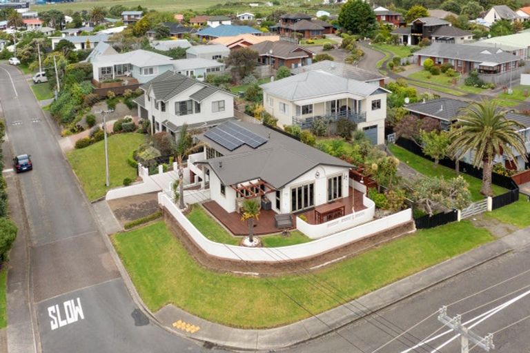 Photo of property in 117 Seaview Road, Paraparaumu Beach, Paraparaumu, 5032