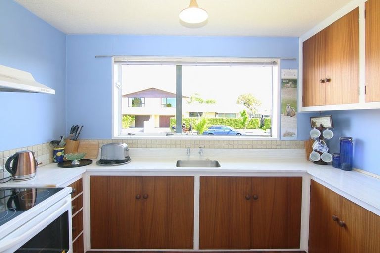 Photo of property in 18 Sawtell Place, Northcote, Christchurch, 8052