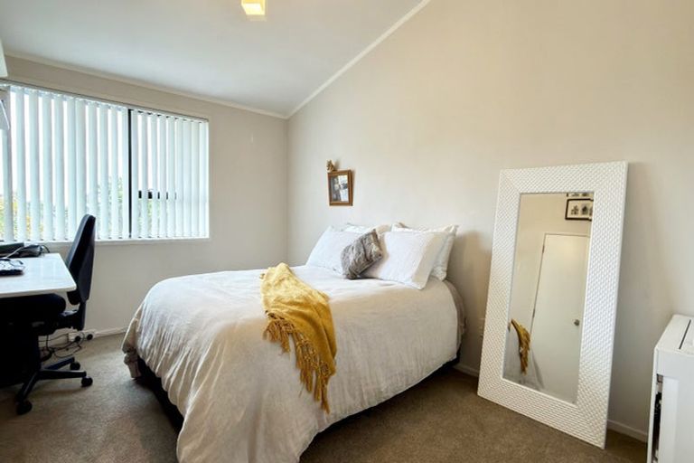 Photo of property in 16 Onetaunga Road, Chatswood, Auckland, 0626