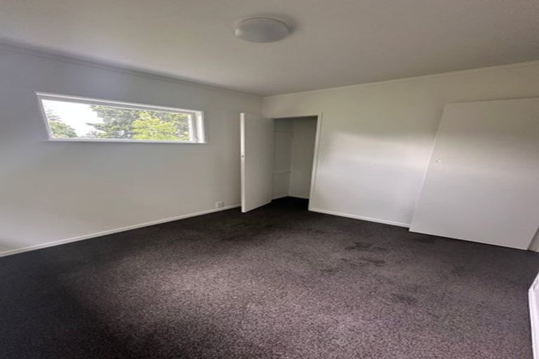Photo of property in 2/7 Dakota Avenue, Beach Haven, Auckland, 0626