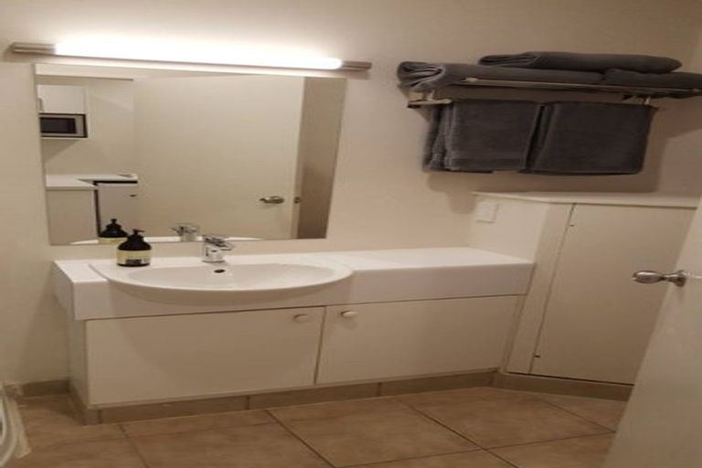 Photo of property in Terrace Tower Apartments, 2d/126 The Terrace, Wellington Central, Wellington, 6011