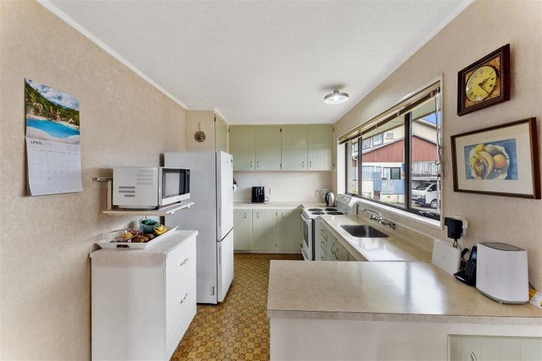 Photo of property in 2/79 Hutchinson Avenue, New Lynn, Auckland, 0600