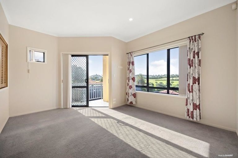 Photo of property in 100 Nautilus Drive, Gulf Harbour, Whangaparaoa, 0930